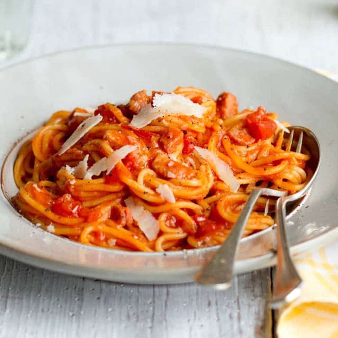 Tomato and bacon spaghetti