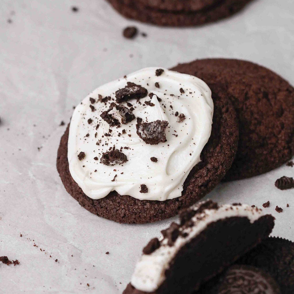 Crumbl 🙀 Oreo Cookie with Buttercream Frosting 