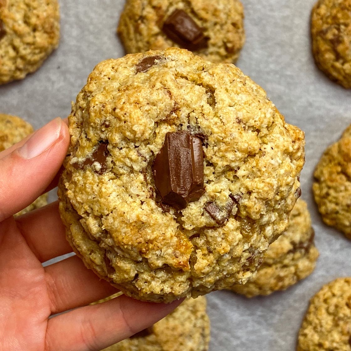 Delicious & Easy Oatmeal-Chocolate Chip Cookies