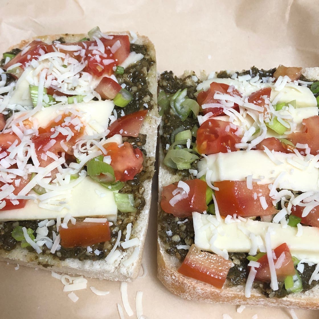 Ciabatta pesto pizza
