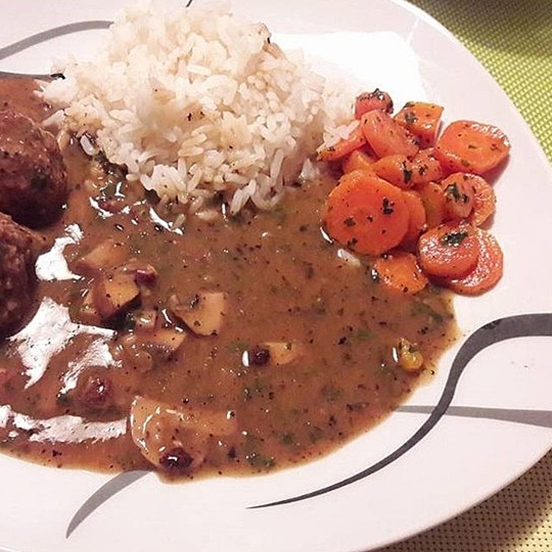 Jägerklößchen mit Sauce