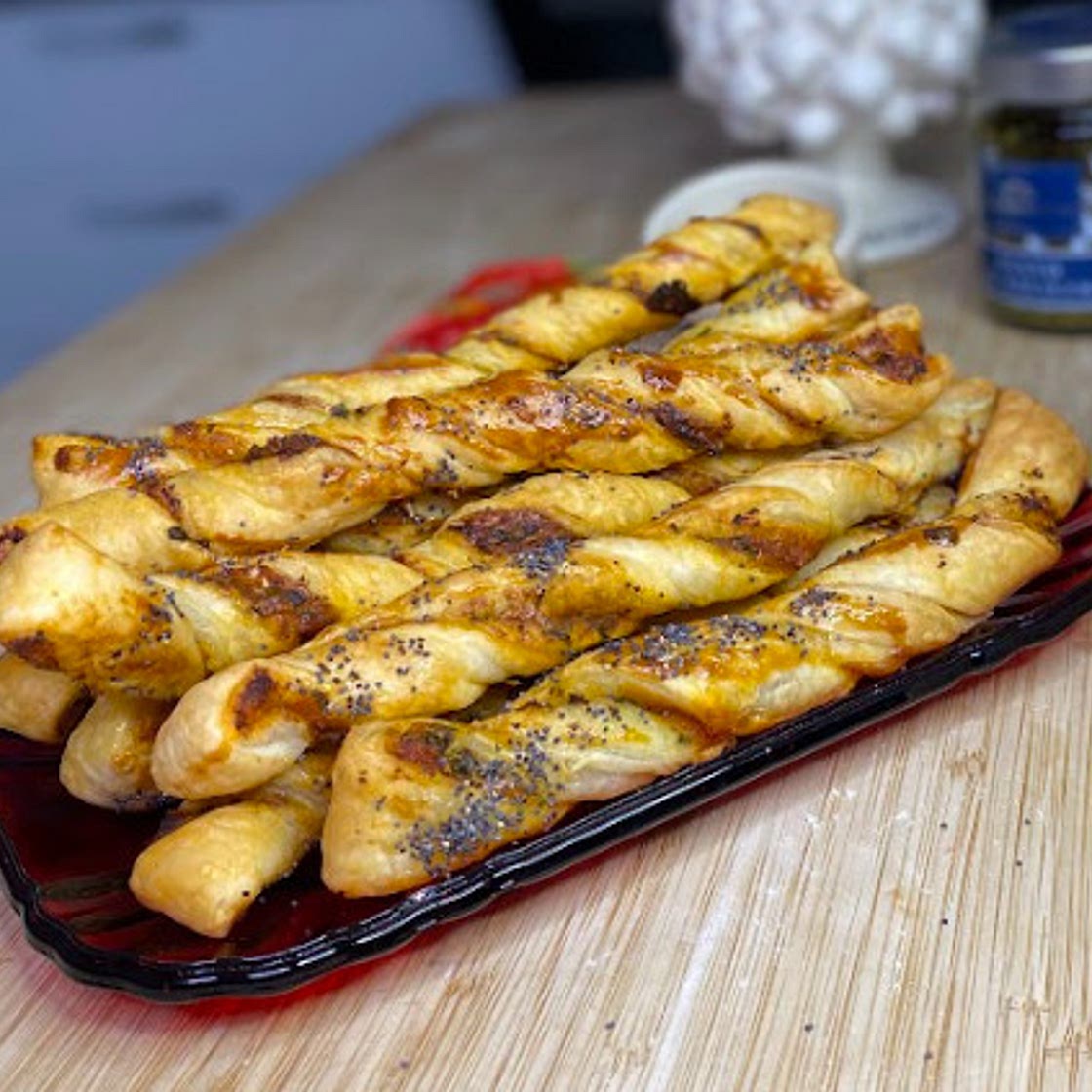 Grissini de tomate com pesto