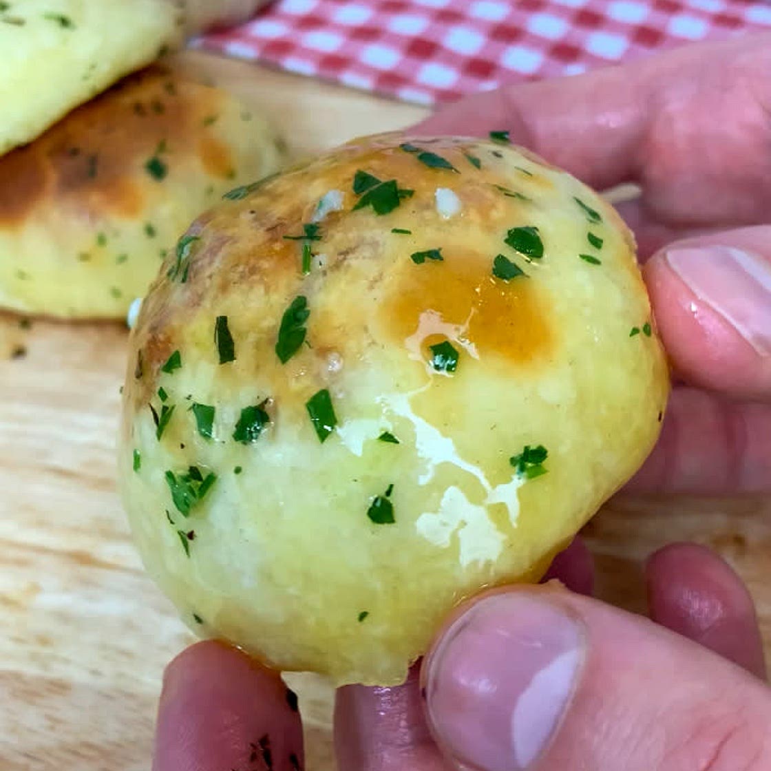 GARLIC BUTTER CHEESE BOMBS