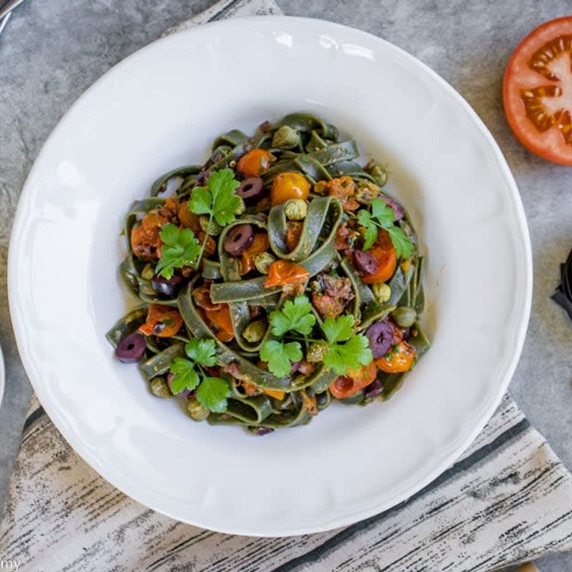 Spirulina Pasta with Tomato Sauce & Pumpkin Seed Pesto