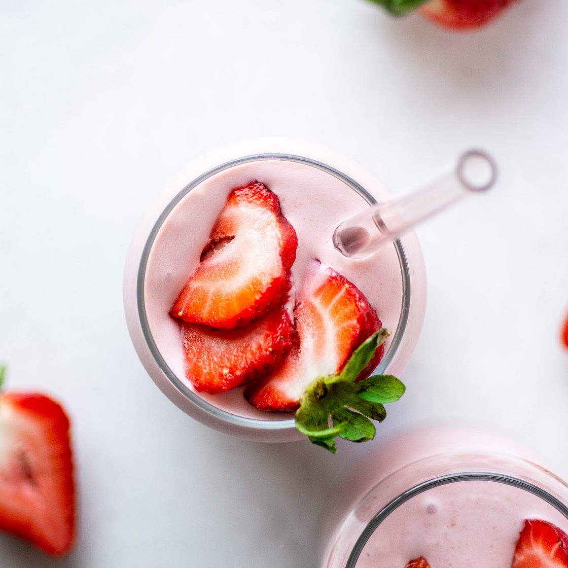 Strawberry Coconut Milk Shake {vegan + paleo}