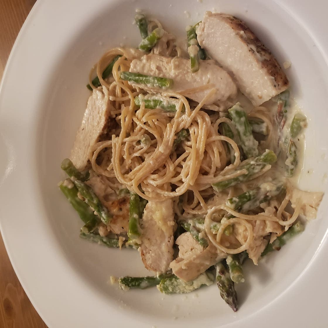 Creamy lemon chicken asparagus pasta