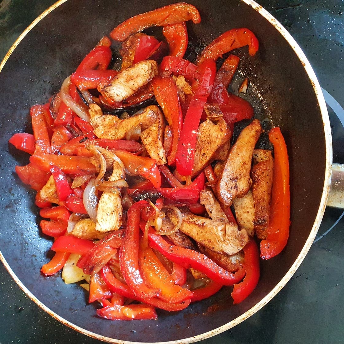How To Make Chicken Fajitas (Easy Fajita Recipe)