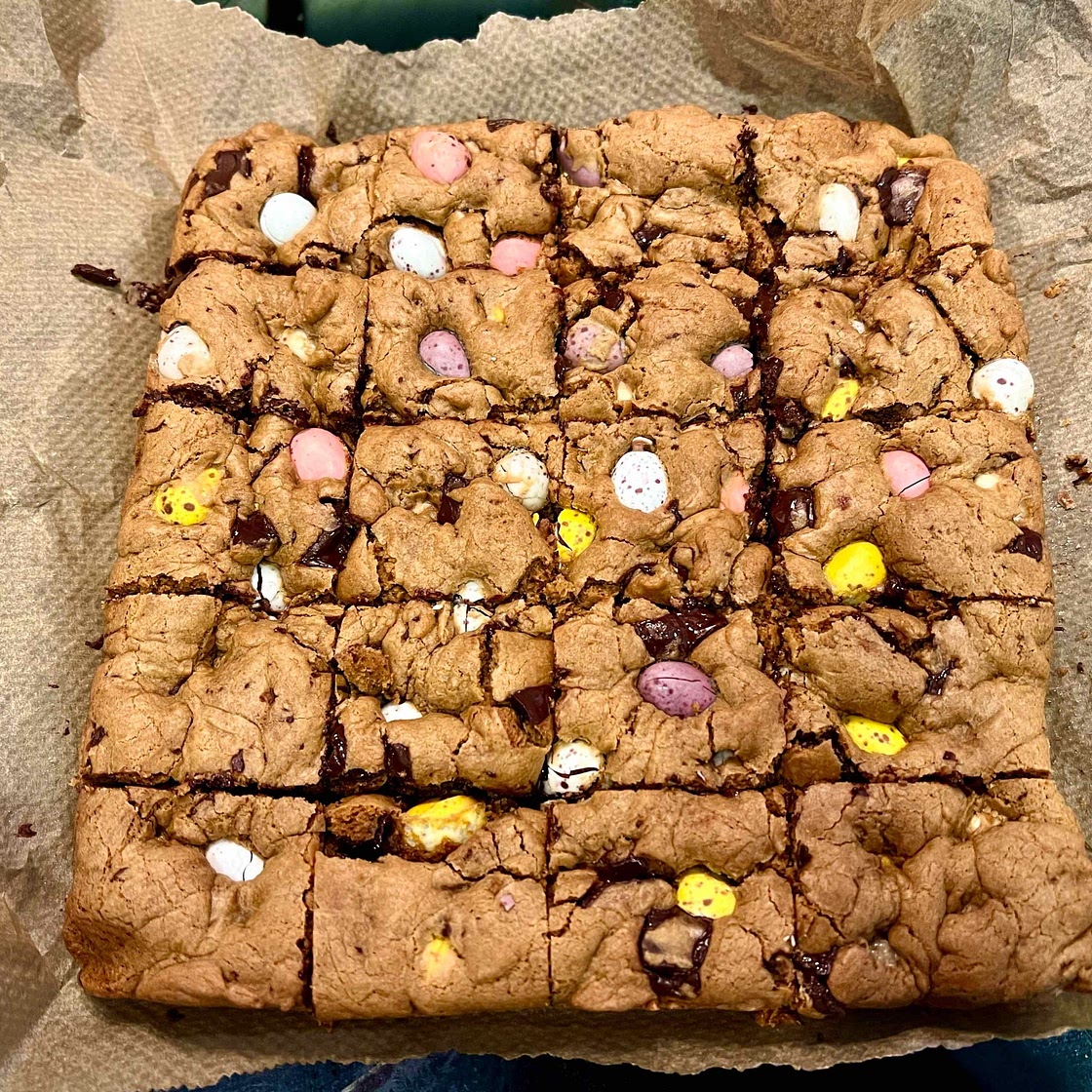 Mini Egg Cookie Bars!
