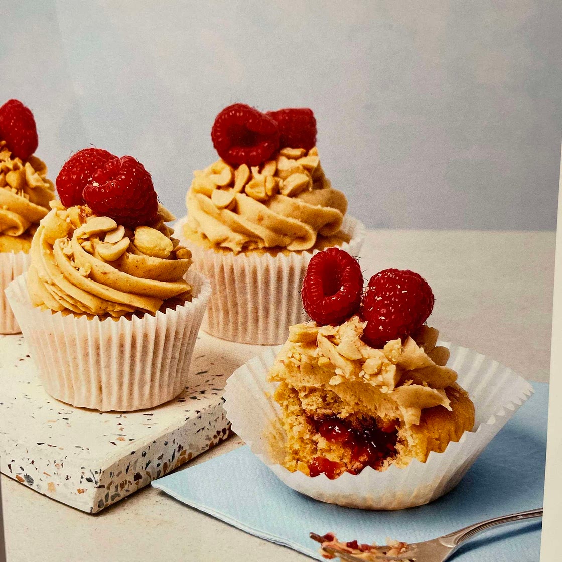 PEANUT BUTTER & JELLY CUPCAKES 🧁