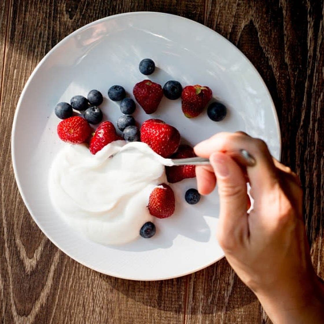 Yoghurt with berries