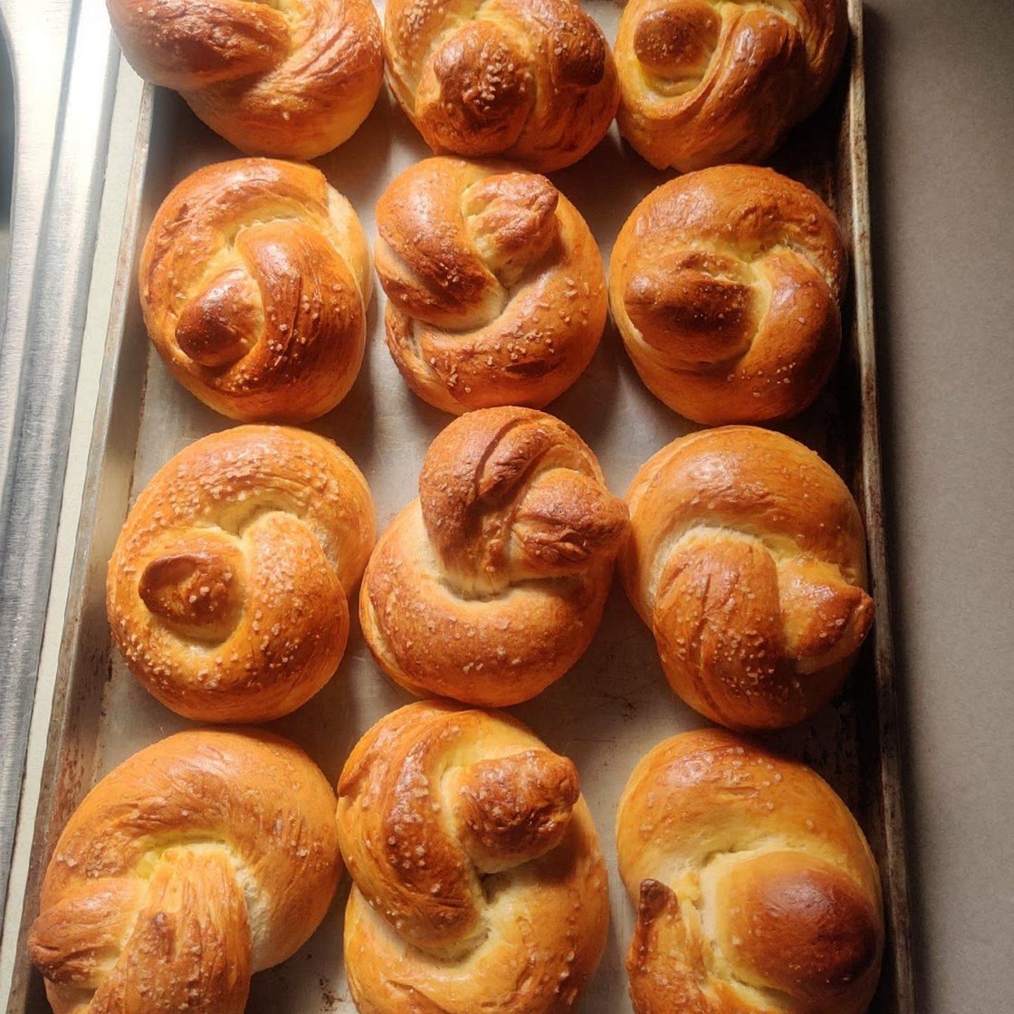 Soft Pretzel Knots