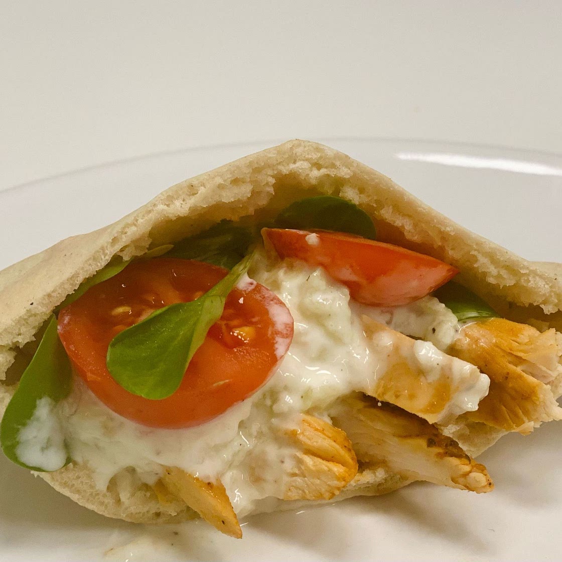 Greek-style chicken pittas