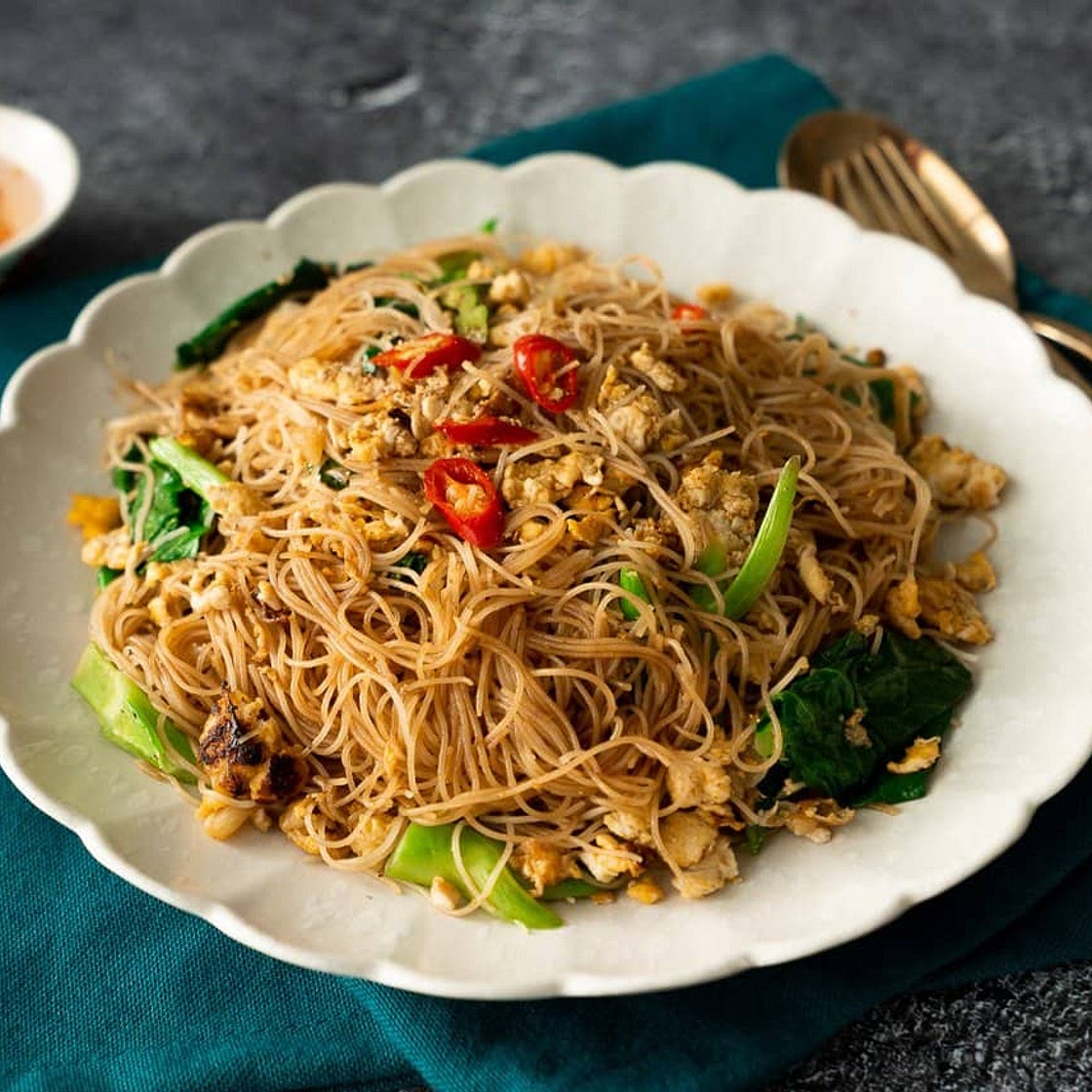 Pad See Ew with Rice Vermicelli เส้นหมี่ผัดซีอิ๊ว