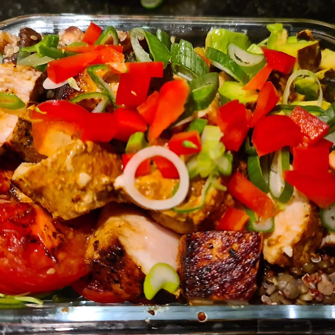 Buddha Bowl mit Huhn und Quinoa