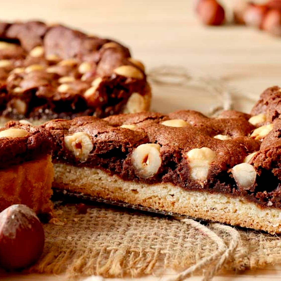 CROSTATA AL CIOCCOLATO E NOCCIOLE