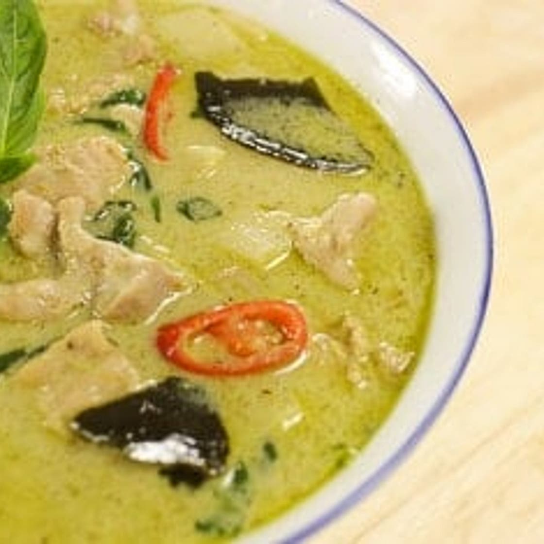 Green Curry Chicken แกงเขียวหวาน (gaeng keow waan)