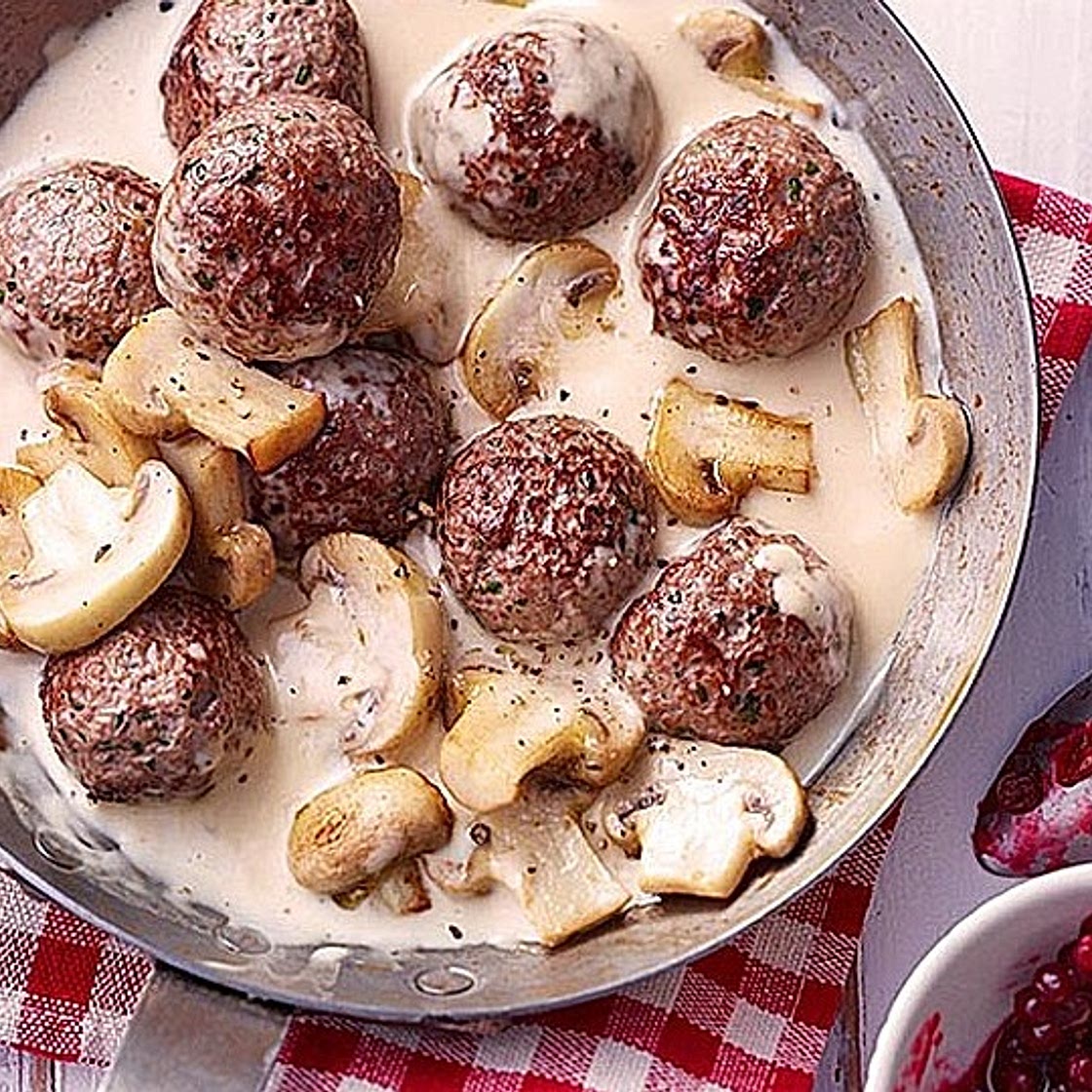 Köttbullar mit Champignon-Rahmsauce
