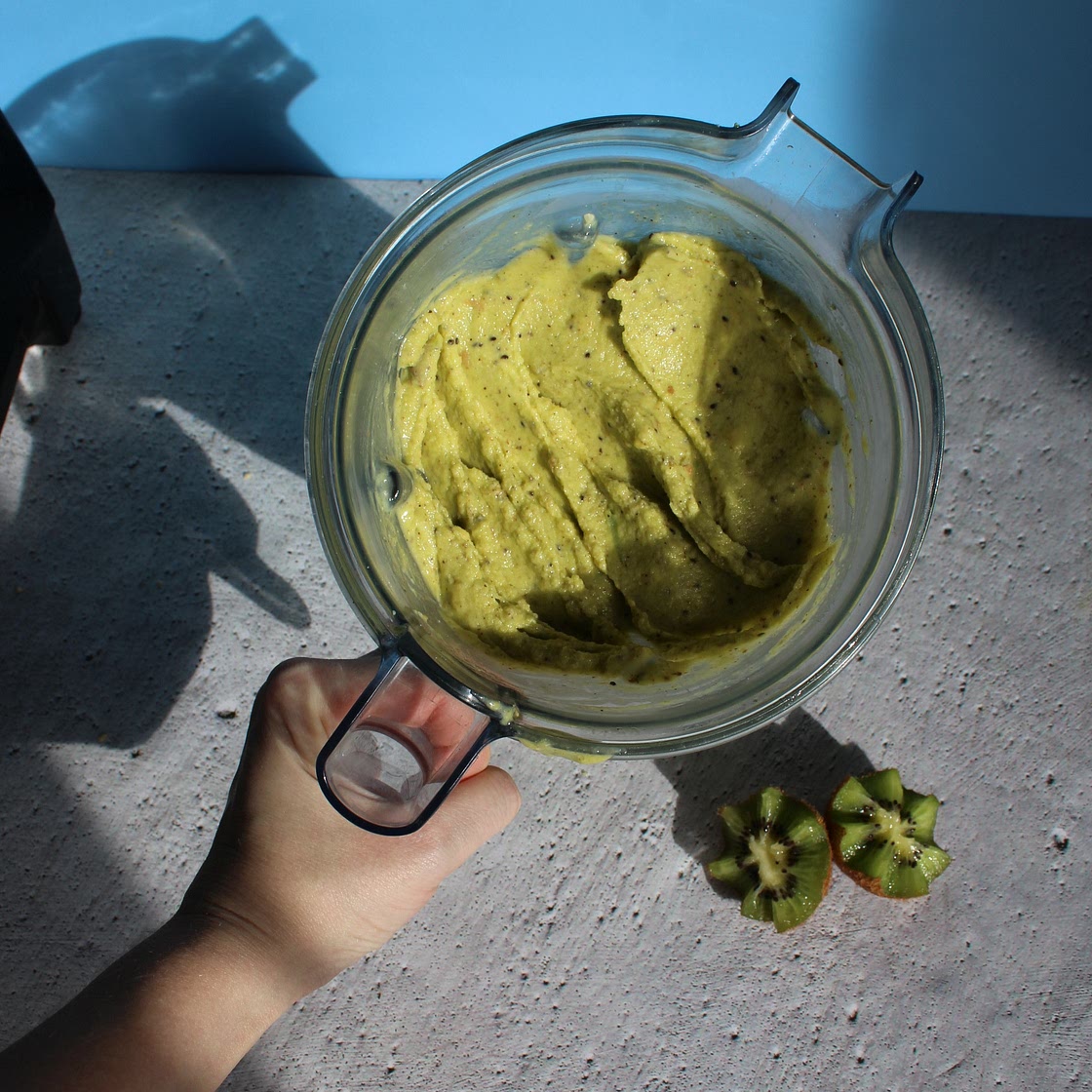 Cute Kiwi Cleansing Smoothie Recipe Bowl