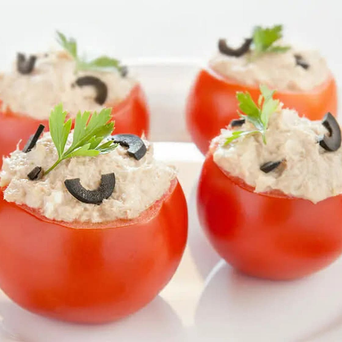 Tomates farcie à la mousse de thon 