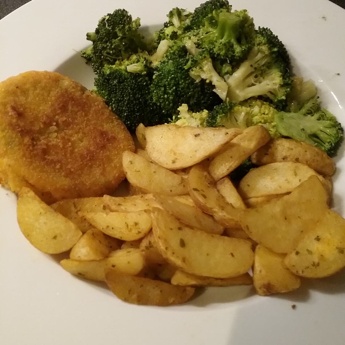 Broccoli with baked potatoes