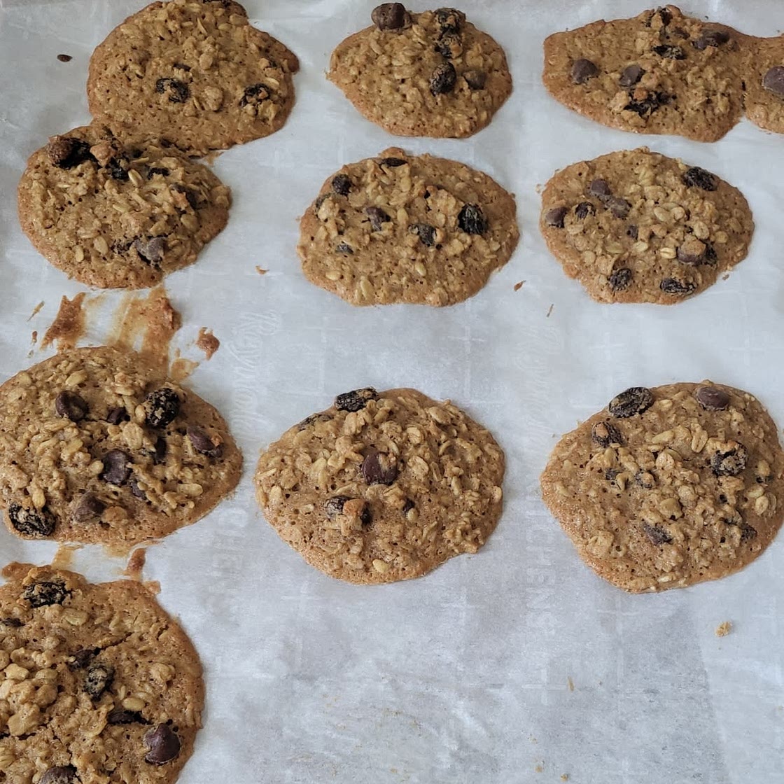 Oatmeal Raisin Cookie (Soft & Chewy)