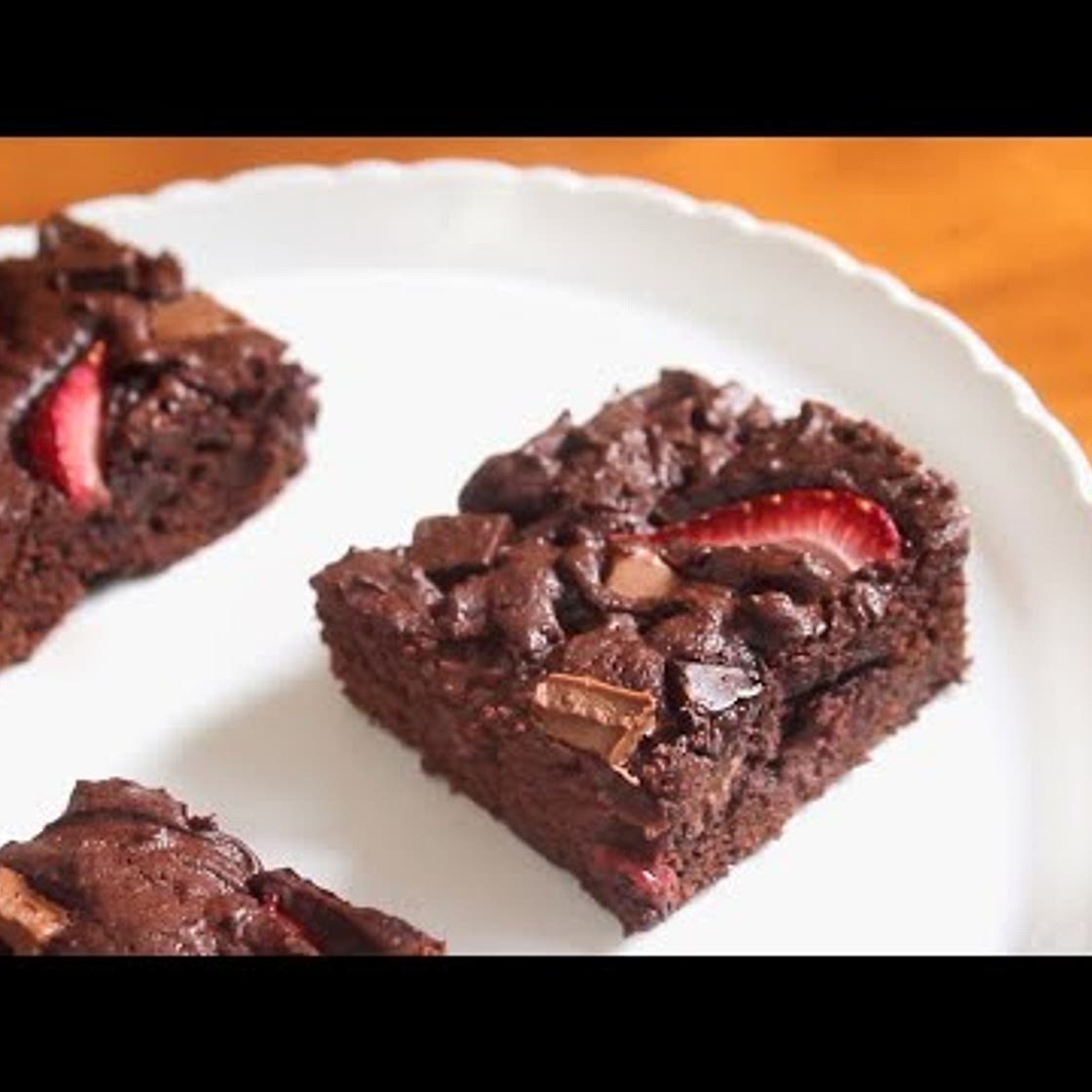 Strawberry Chocolate Chunk Brownies | SweetTreats