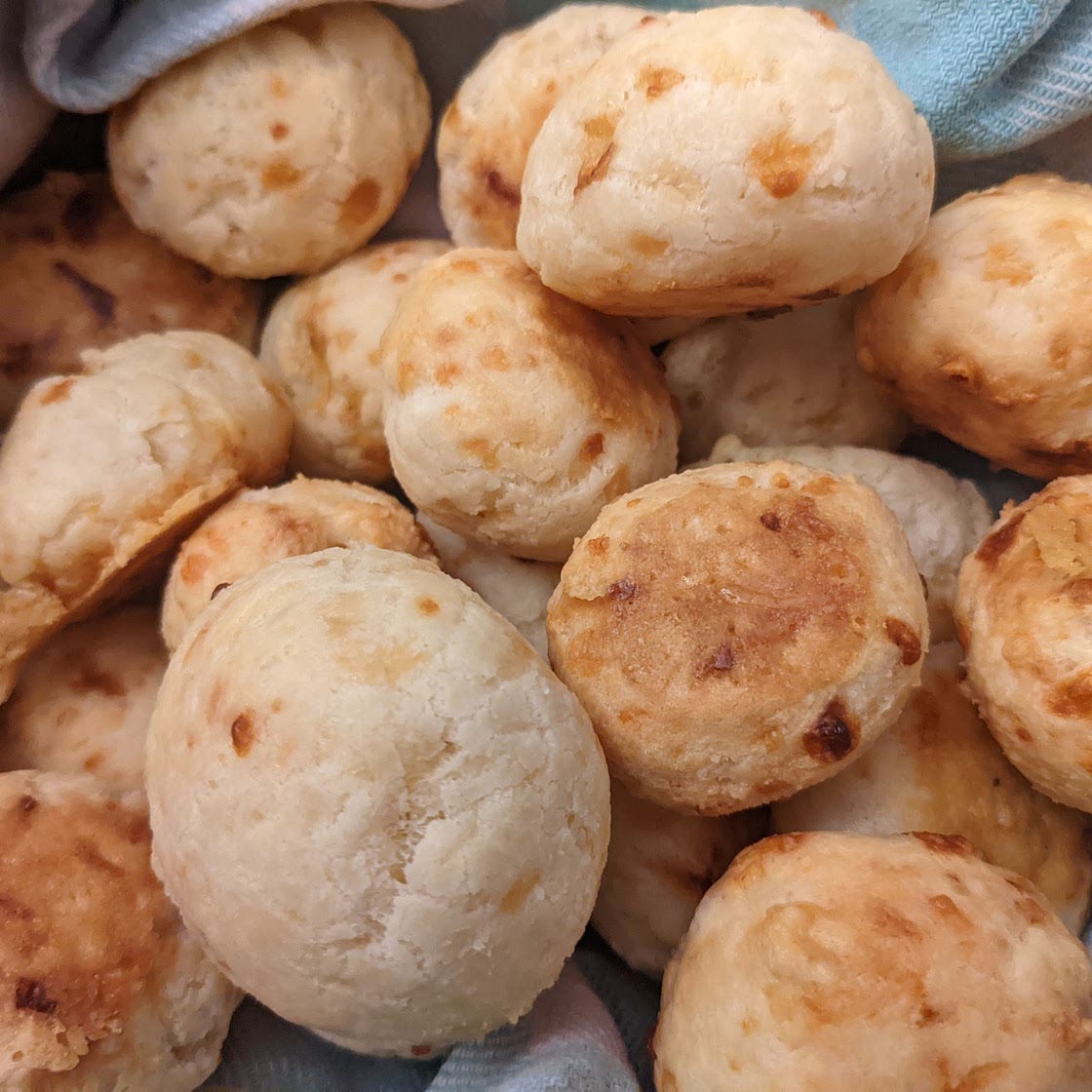 Pão de Queijo (Brazilian Cheese Bread)