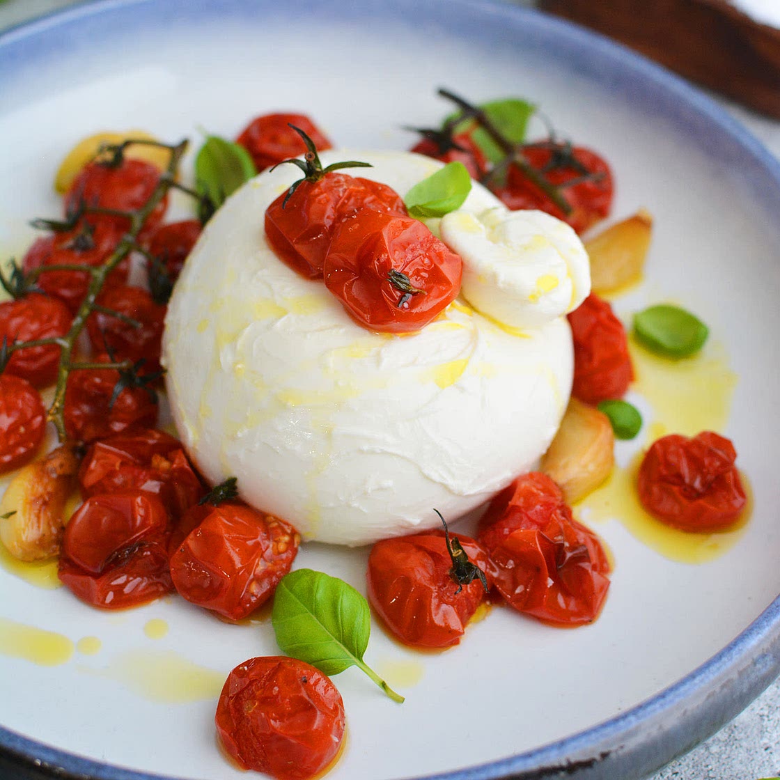 Exploded tomato burrata pasta