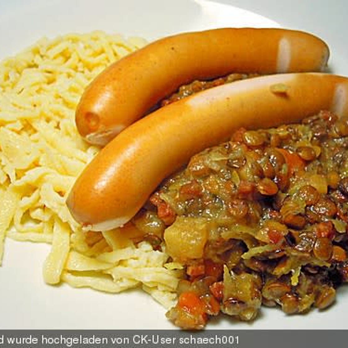 Schwäbische Linsen mit Spätzle und Saitenwürstchen