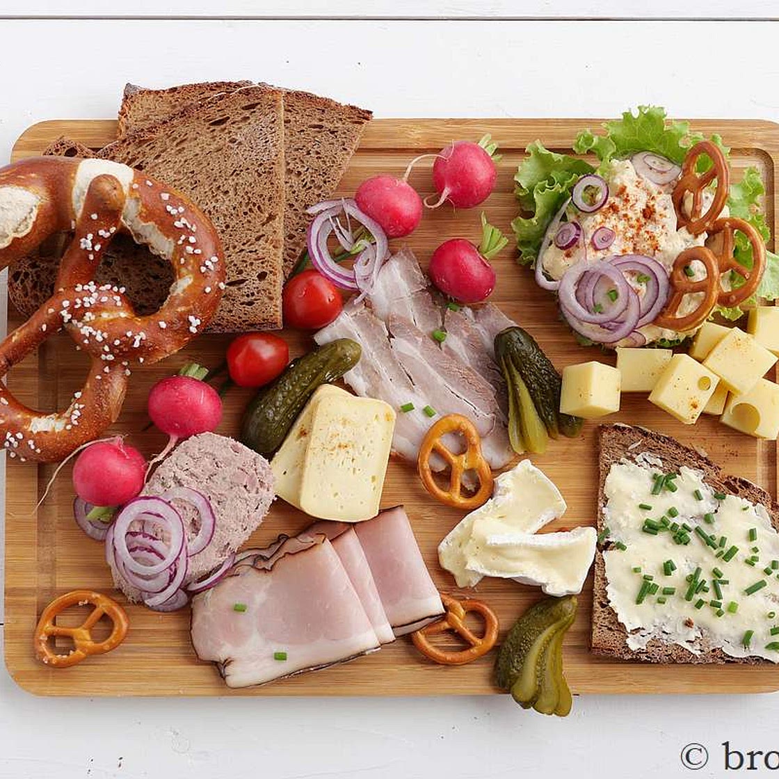 Bayerische Brotzeit - Rezepte und Zutaten für Brotzeitplatte - Brotwein