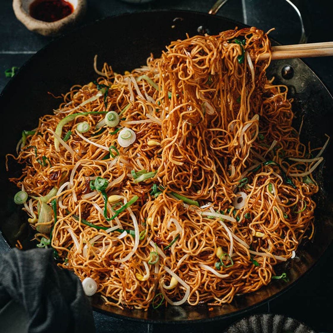 Soy Sauce Pan Fried Noodles (广式豉油皇炒面)