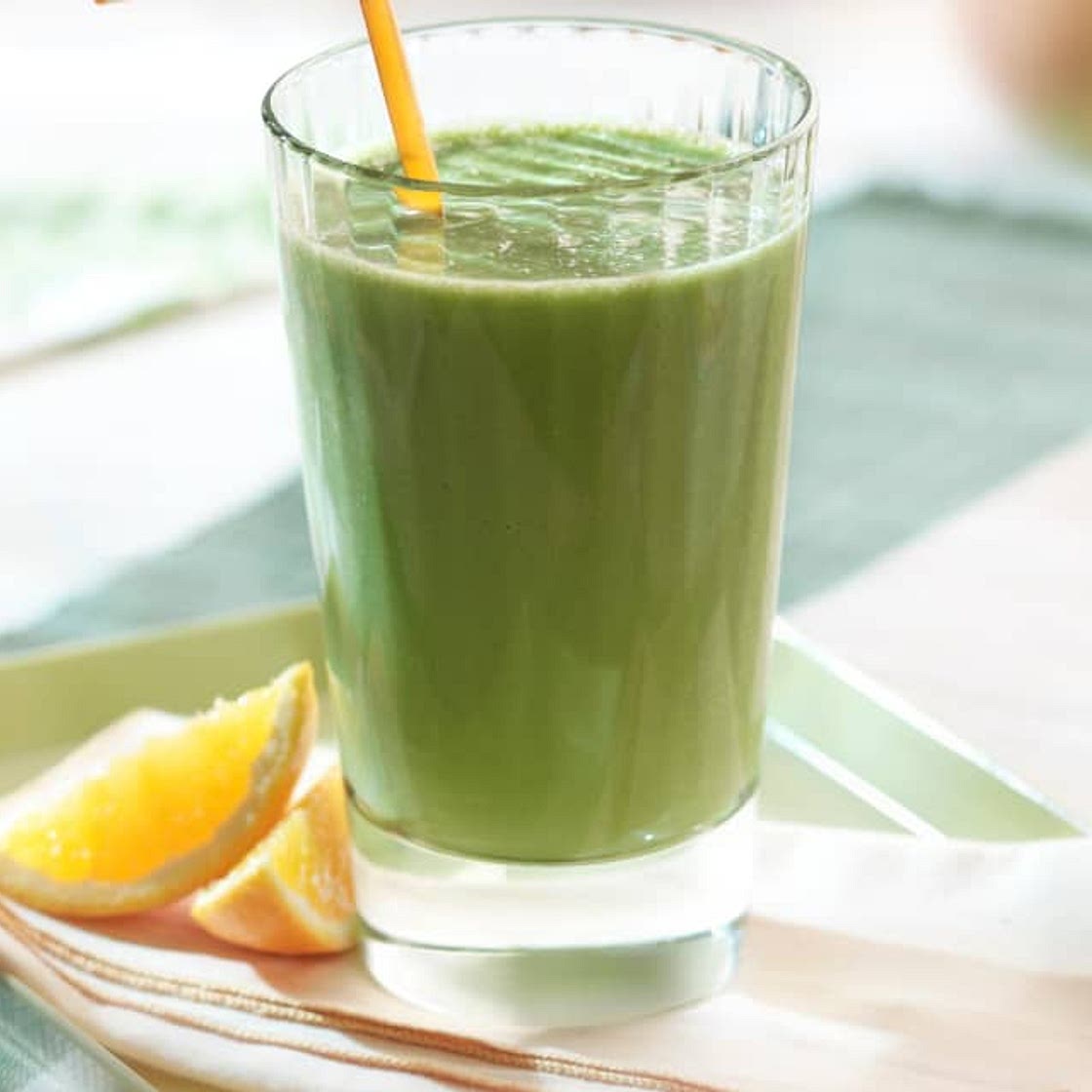 Green Smoothie with Orange, Mango and Apple