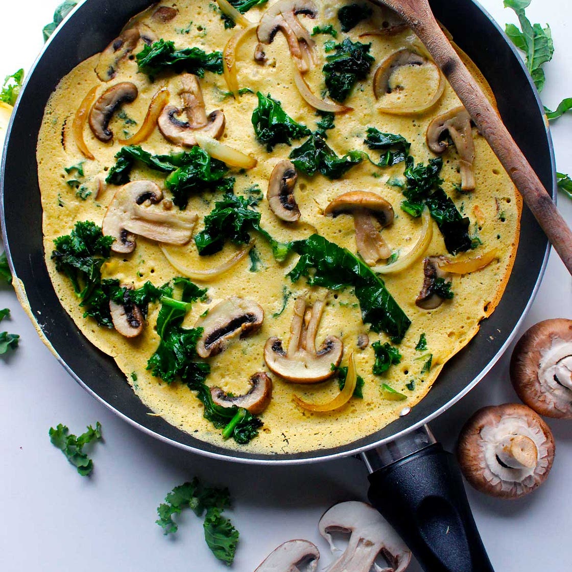 Omelette VEGAN au chou kale et aux champignons