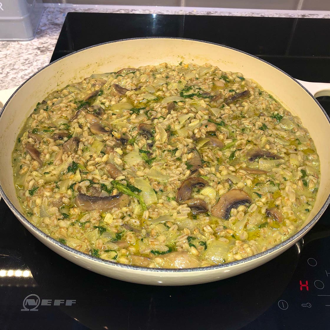 Mushroom and thyme spelt-otto