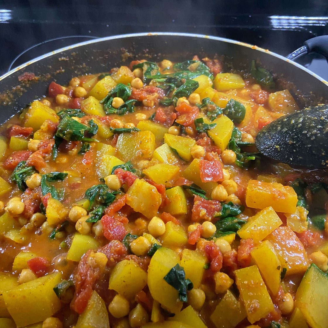 Spinach, chickpea and potato curry
