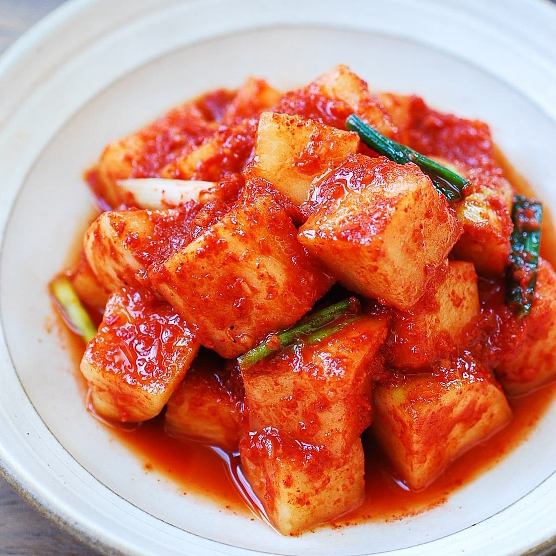 Kkakdugi (Cubed Radish Kimchi)