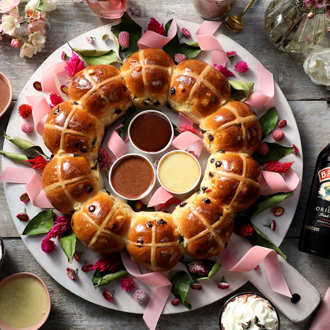 Matt's Baileys Hot Cross Bun Wreath with Trio of Chocolate Dips