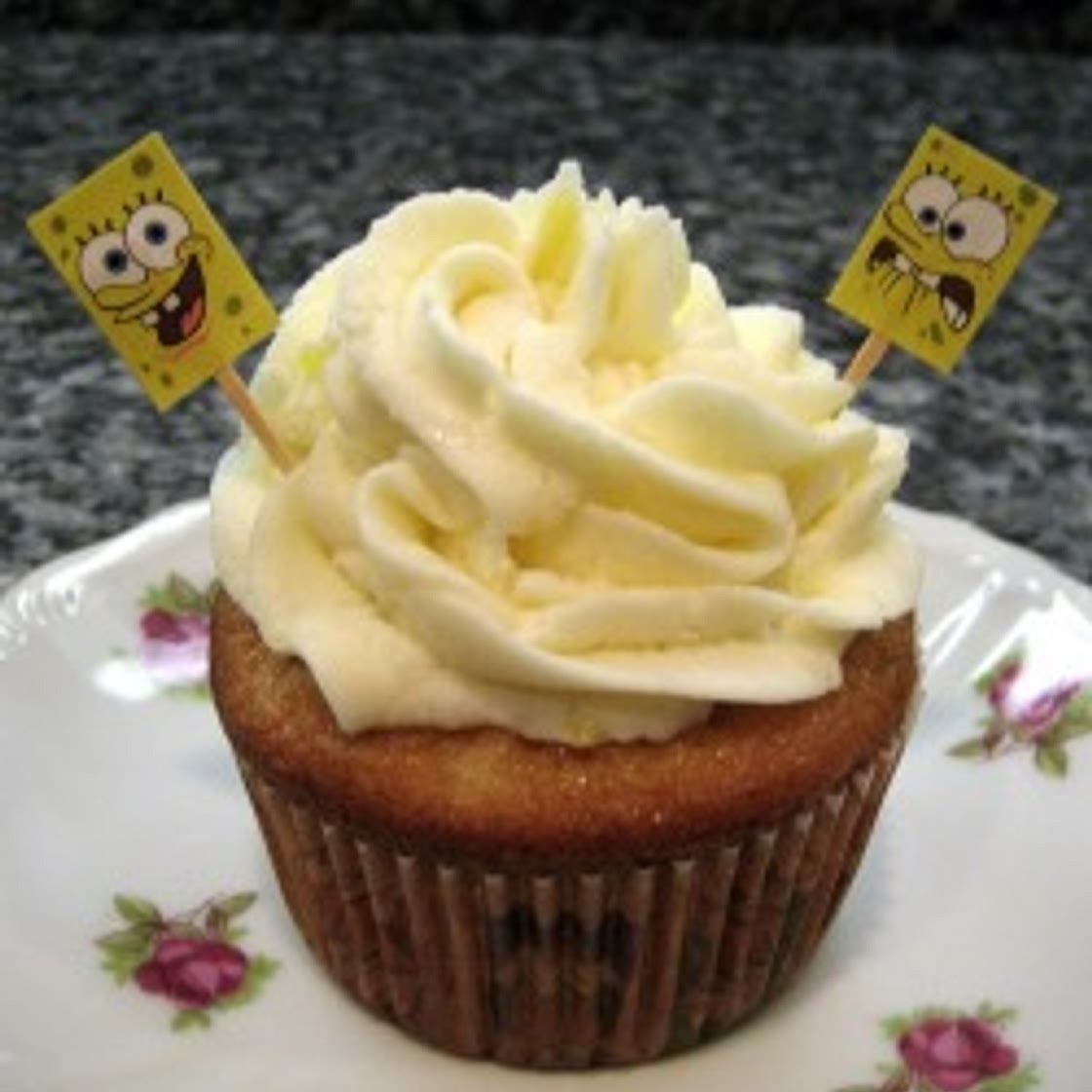 Pineapple Cupcakes with Pineapple Buttercream