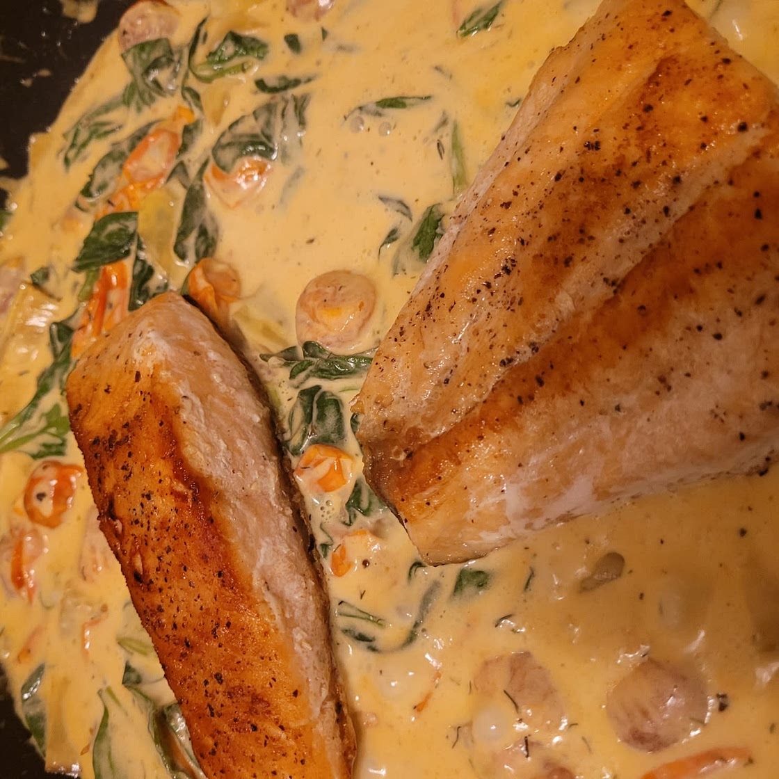 One-Pan Spinach and Artichoke Salmon with Tomatoes