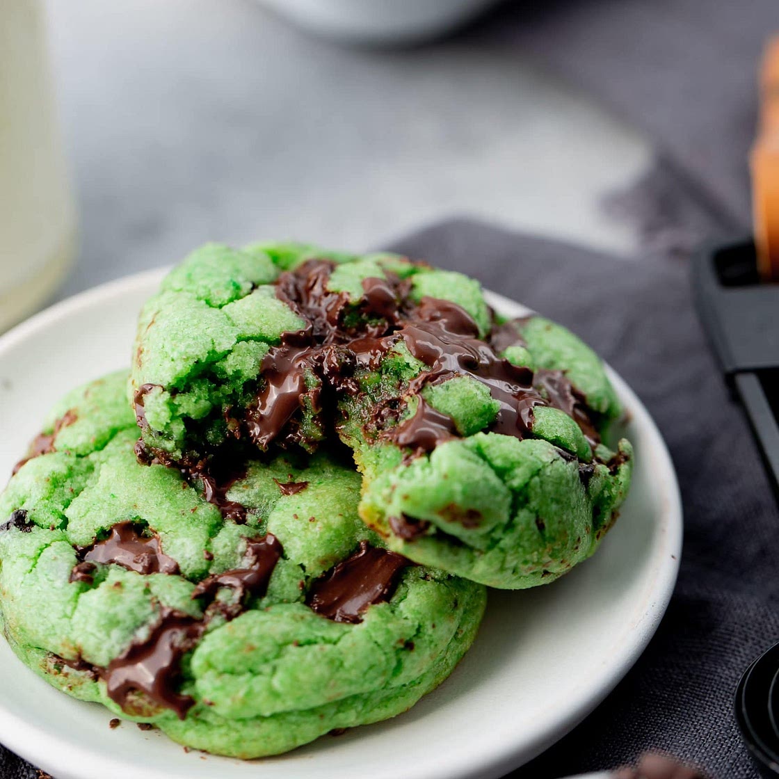 Green Mint Chocolate Chip Cookies