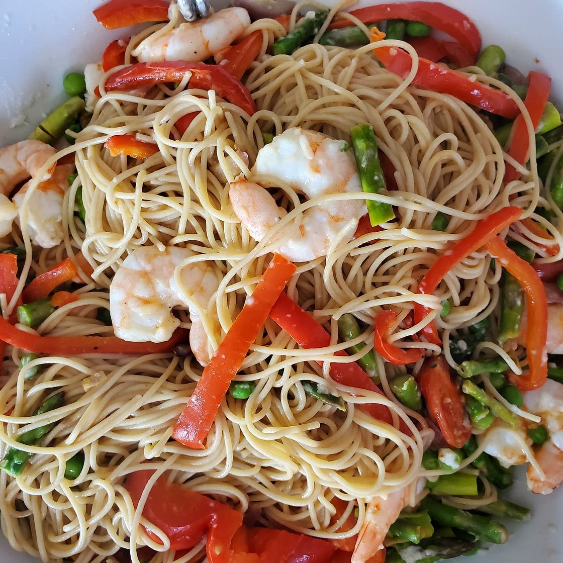 Pasta primavera with shrimp