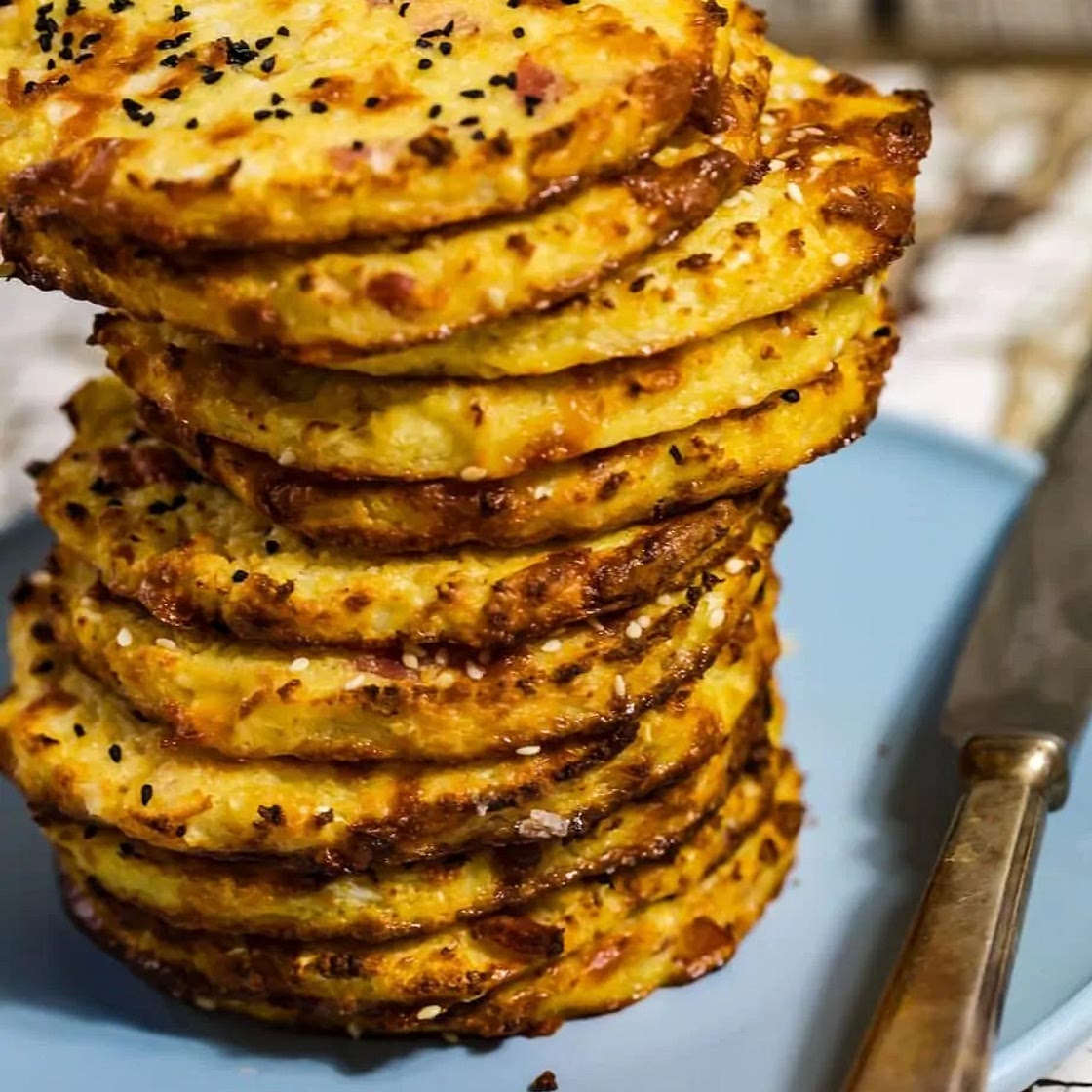 Keto Cheese and Bacon Cauliflower Buns