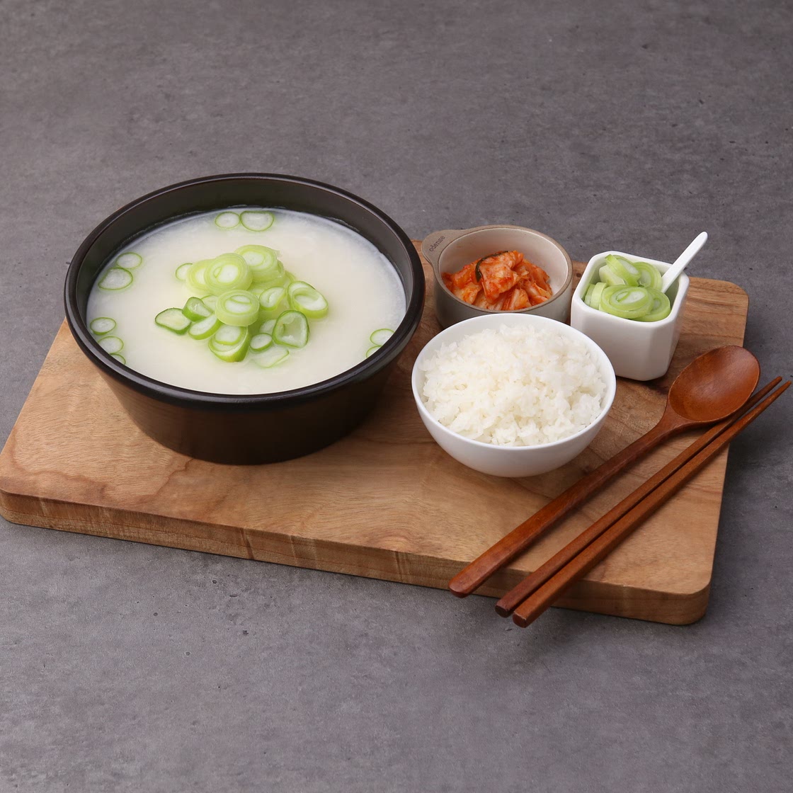 비비고 사골곰탕 + 비비고 진한고기만두