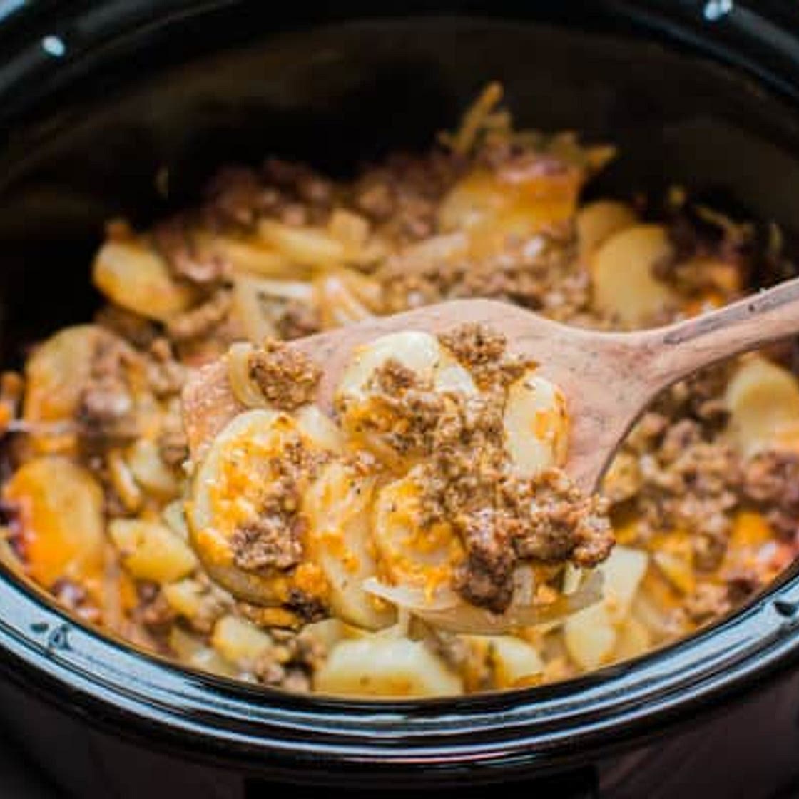 Slow Cooker Beef and Potatoes Au Gratin