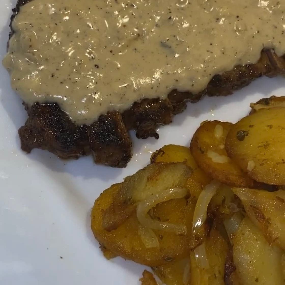 Steak with potatoes lyonnaise