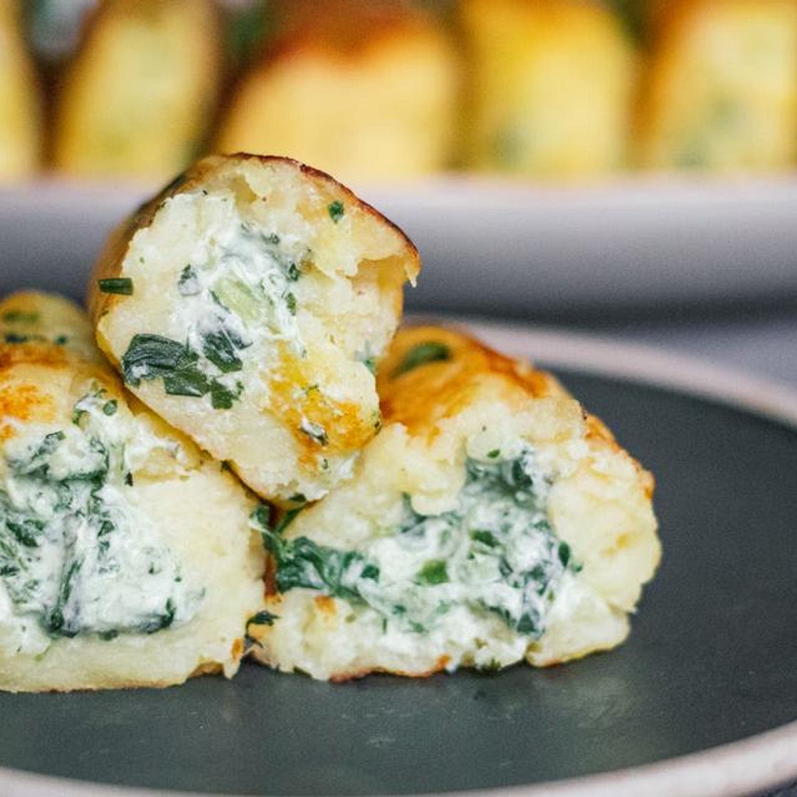 Vegane Kartoffeltaschen mit Spinat-Frischkäse-Füllung