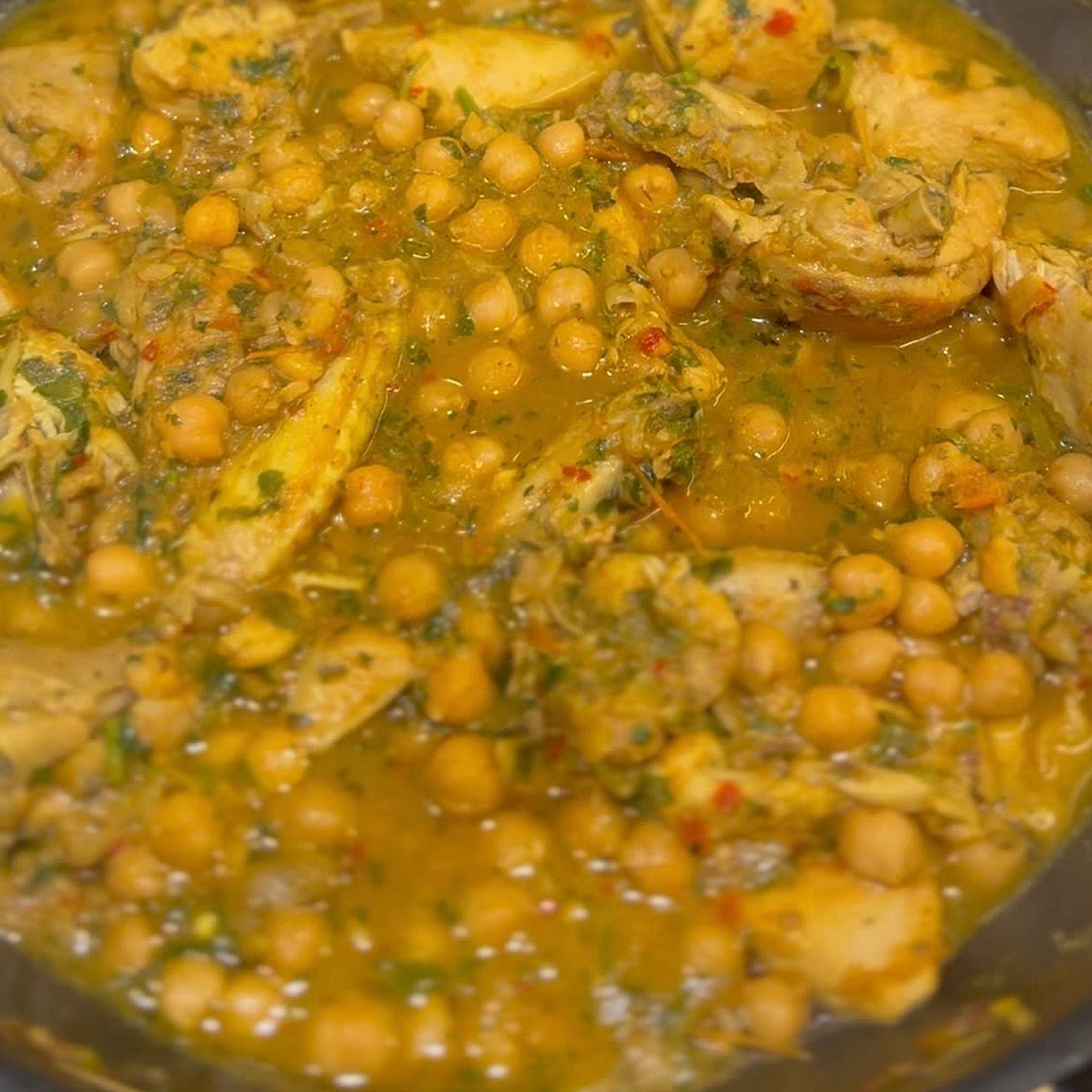  Chicken and chickpeas curry
