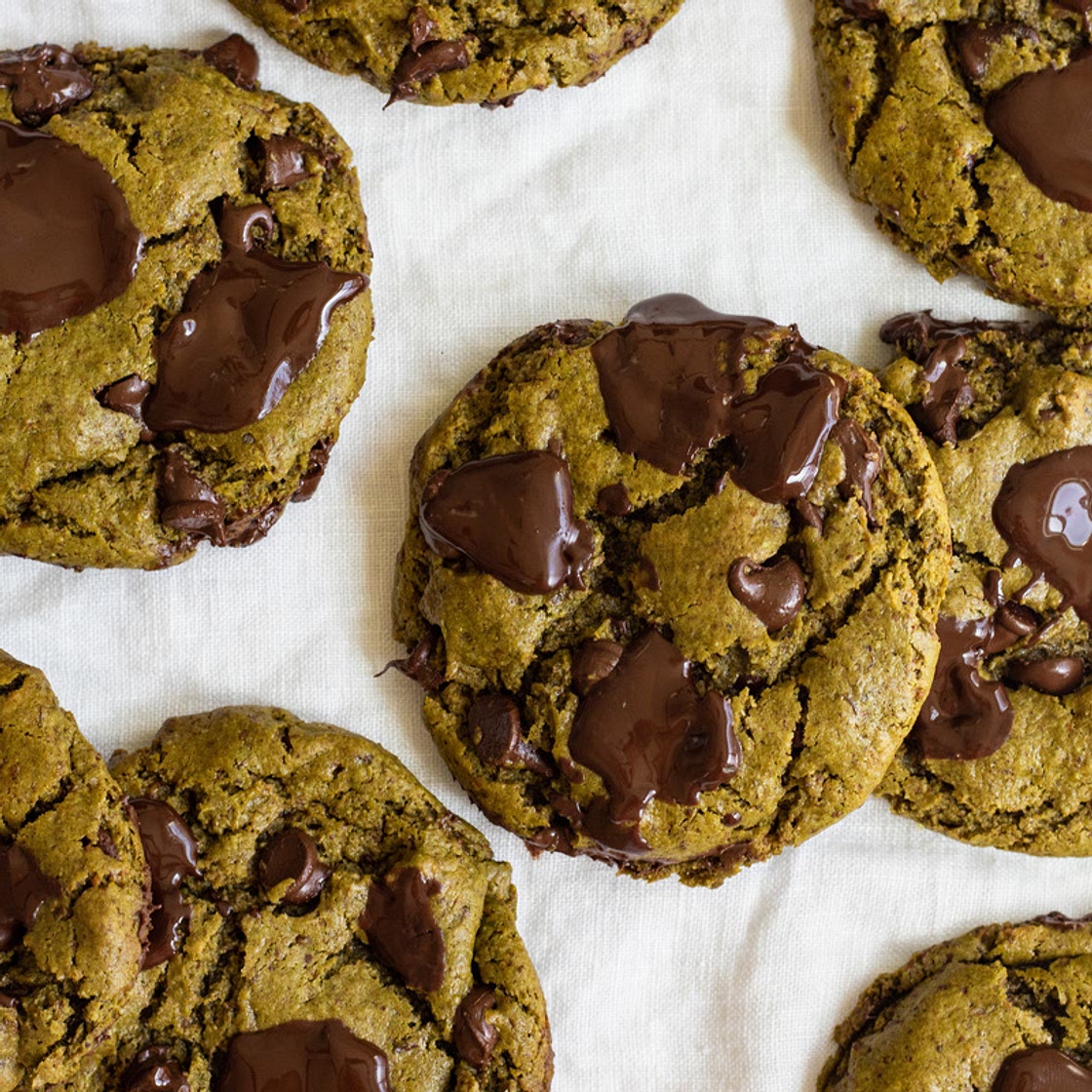 matcha mint chocolate chip cookies (vegan)