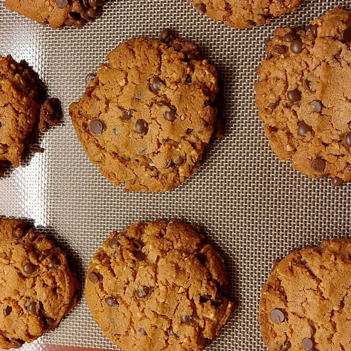 PEANUT BUTTER CHOCOLATE CHIP COOKIES