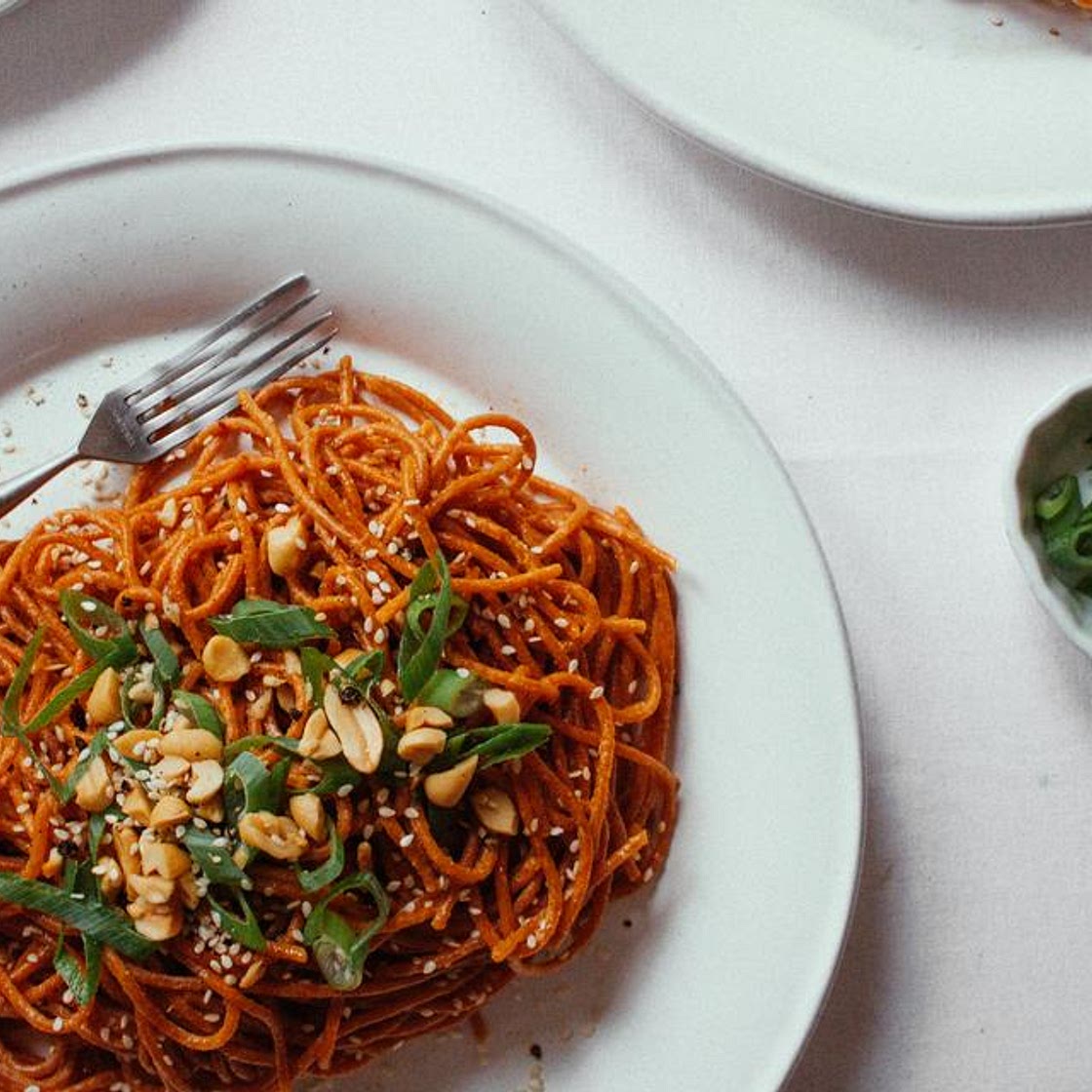 Schnelle Chili-Sesam-Spaghetti